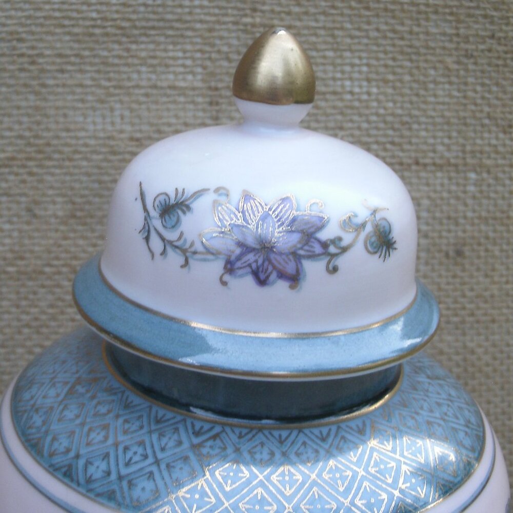 Vintage Andrea by Sadek Blue Lotus Ginger Jar - Picture 15 of 16